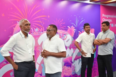People&#039;s National Congress (PNC) candidate Mohamed Muizzu (L) speaks speaks to PPM, PNC coalition interim leader Abdul Raheem (2nd L) after a press conference in Male, Saturday. AFP