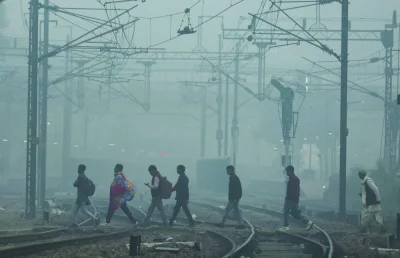 People cross railway tracks on a smoggy morning in New Delhi, India, last week. (Reuters)