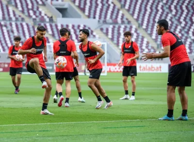 
Qatar’s head coach Carlos Queiroz talks to his players during a training session at the Khalifa International Stadium yesterday.  PICTURE: Noushad Thekkayil 