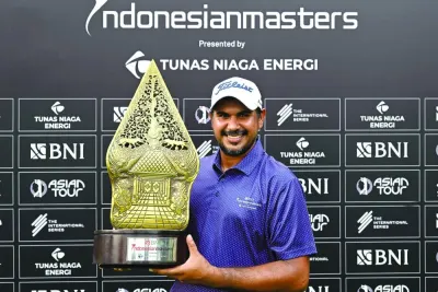 
India’s Gaganjeet Bhullar celebrates with the winner’s trophy after 
clinching the BNI Indonesia Masters held at the Royale Jakarta Golf Club in Jakarta yesterday. (AFP) 