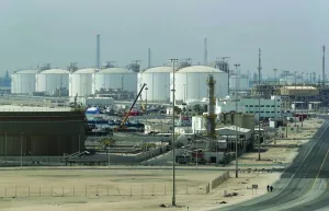 The Ras Laffan Industrial City, Qatar&#039;s principal site for the production of liquefied natural gas and gas-to-liquids (file). Qatar&#039;s inflation-adjusted (real) economy is estimated to have grown 1% year-on-year during the second quarter (Q2), mainly on faster expansion in hydrocarbons, according to PSA data.