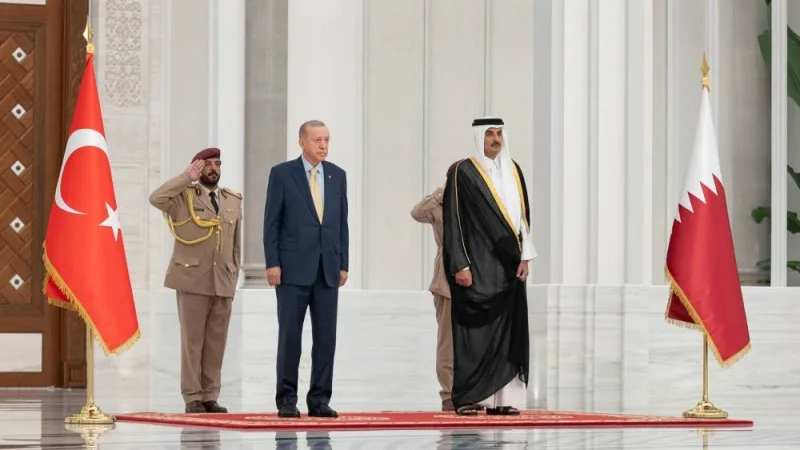 His Highness the Amir Sheikh Tamim bin Hamad Al-Thani and the President of Republic of Turkiye Recep Tayyip Erdogan during an official reception ceremony accorded to Erdogan upon his arrival at the Lusail Palace Monday.