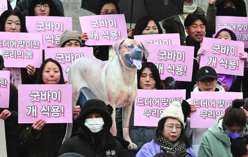 Animal rights activists hold placards reading “Good bye dog meat!” during a rally welcoming a bill banning dog meat trade at the National Assembly in Seoul on Tuesday.