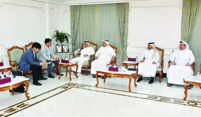 Qatar Chamber board member Mohamed bin Ahmed al-Obaidli, who is also the chairman of the chamber’s Food Security Committee, and Byung Haak, director of the Business Development Department at ‘PlanT Farm’.