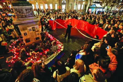 
People gather in memory of Alexei Navalny in Barcelona. 