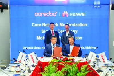Aziz Aluthman Fakhroo, Group MD and CEO, Ooredoo, and Li Peng, president of ICT Sales and Services, Huawei, during the signing ceremony.