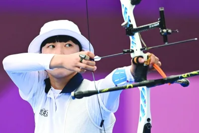 
South Korea’s An San competes in the women’s individual eliminations during the 2020 Olympic Games at Yumenoshima Park Archery Field in Tokyo on July 30, 2021. Triple Olympic archery champion An San has missed out on a place at this summer’s Paris Games after failing to make South Korea’s team. (AFP) 