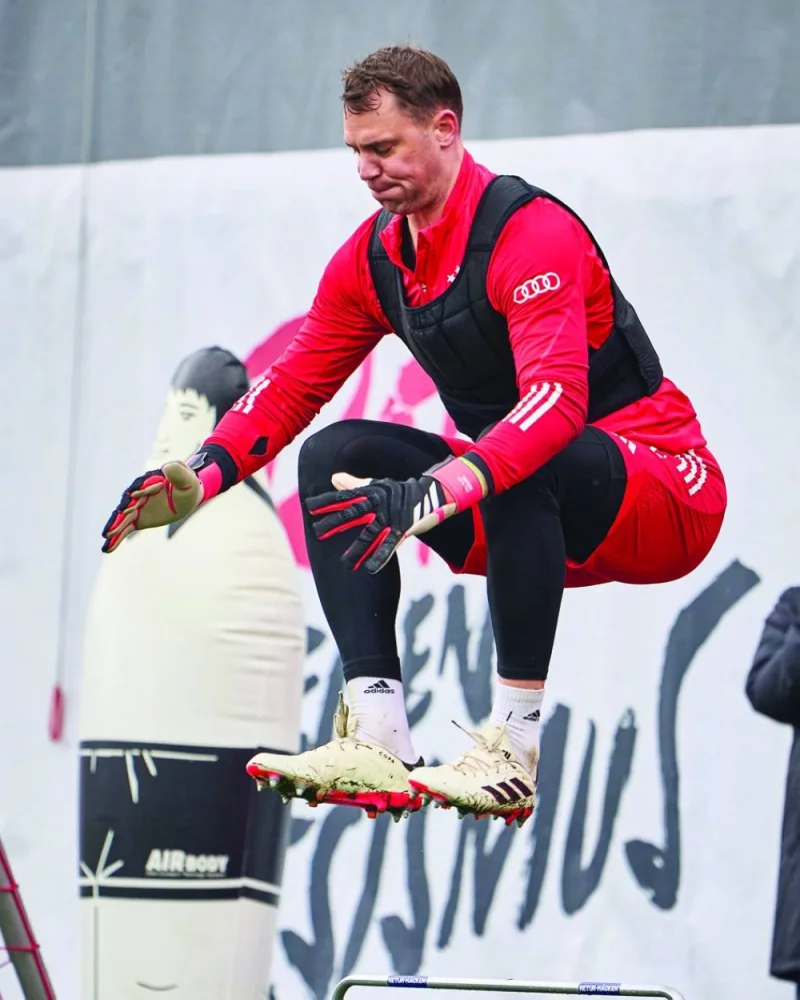 
Manuel Neuer, the Bayern Munich goalkeeper, is seen during a team training session. (@FCBayernEN) 