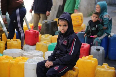 Palestinian children collect water at Zaytoun neighbourhood in Gaza City