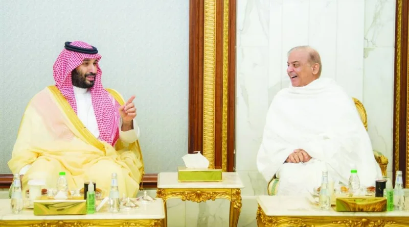 
Saudi Crown Prince Mohamed bin Salman meets Pakistan’s Prime Minister Shehbaz Sharif in his palace in Makkah. (Reuters) 