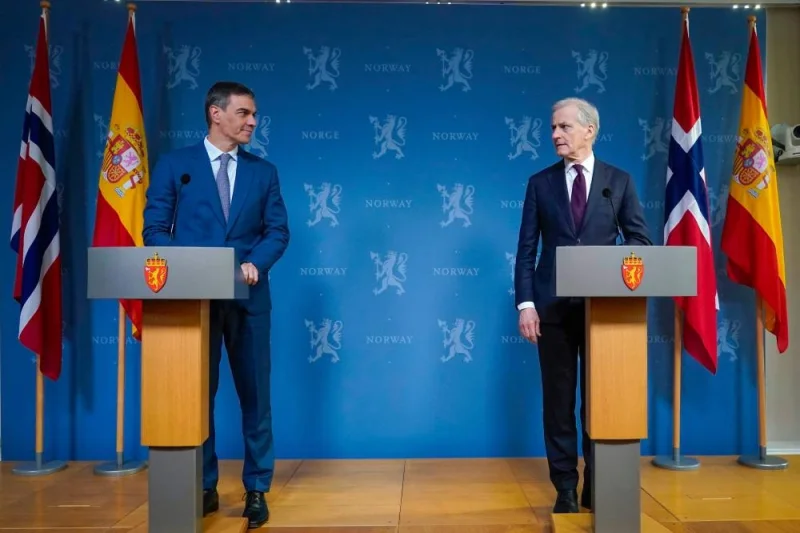 Norwegian Prime Minister Jonas Gahr Store (R) and Spanish Prime Minister Pedro Sanchez address a press conference during a bilateral meeting in Oslo on Friday. AFP