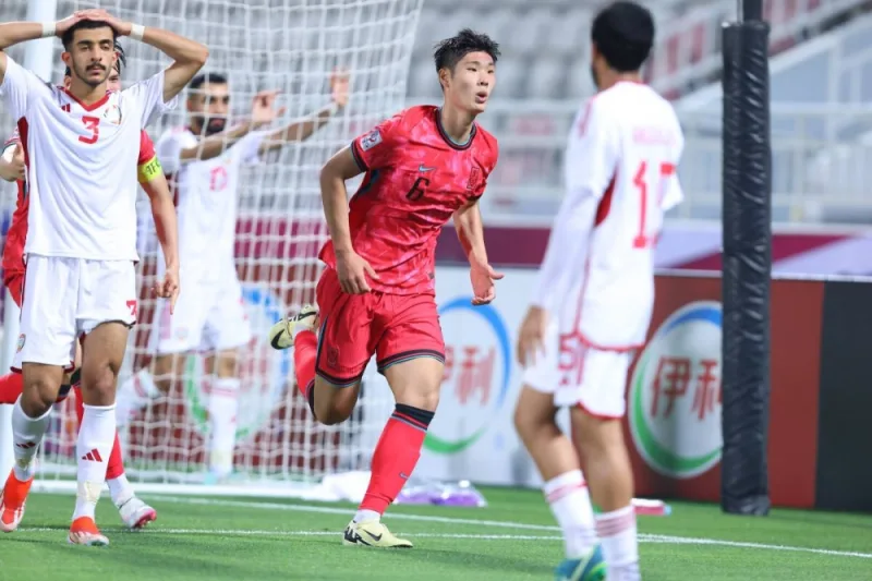 
Substitute Lee Young-jun’s (centre) header deep into added time saw South Korea snatch a 1-0 win over United Arab Emirates at the Abdullah bin Khalifa Stadium.  