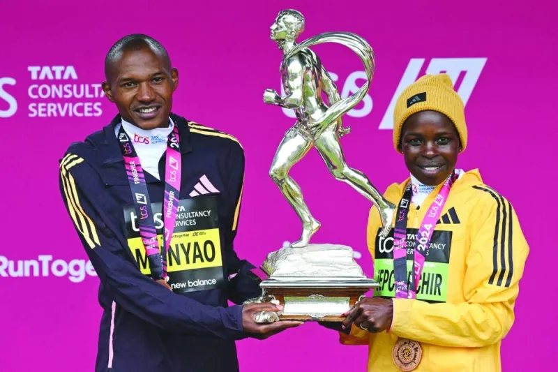 
Winners of the men’s and women’s races, Kenya’s Alexander Mutiso Munyao (left) and Kenya’s Peres Jepchirchir pose with the trophy at the presentations for the 2024 London Marathon yesterday. (AFP) 