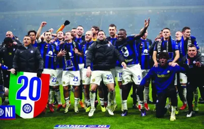 
Inter Milan players celebrate after winning the Serie A title after victory over AC Milan at the San Siro on Monday. (Reuters) 