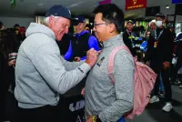  Greg Norman (left) and a fan in Hong Kong recently.