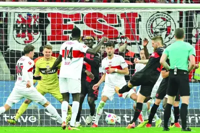 Bayer Leverkusen’s Robert Andrich (right) scores the equaliser during the Bundesliga match against VfL Stuttgart in Leverkusen, western Germany, on Saturday. (AFP)