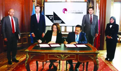 HE the Minister of Commerce and Industry Sheikh Mohamed bin Hamad bin Qassim al-Abdullah al-Thani and Swedish Minister for International Development Co-operation and Foreign Trade Johan Forssell witnessing the signing ceremony. Right: Qatar Chamber Chairman Sheikh Khalifa bin Jassim al-Thani handing over a souvenir to Swedish Minister for International Development Co-operation and Foreign Trade Johan Forssell. HE the Minister of Commerce and Industry Sheikh Mohamed bin Hamad bin Qassim al-Abdullah al-Thani and Swedish Minister for International Development Co-operation and Foreign Trade Johan Forssell witnessing the signing ceremony. Right: Qatar Chamber Chairman Sheikh Khalifa bin Jassim al-Thani handing over a souvenir to Swedish Minister for International Development Co-operation and Foreign Trade Johan Forssell.