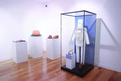 The exhibition displays 32 artworks that underline the remarkable similarities between Qatar’s pearl divers and South Korea’s Jeju Haenyeo women divers. The exhibition displays 32 artworks that underline the remarkable similarities between Qatar’s pearl divers and South Korea’s Jeju Haenyeo women divers.