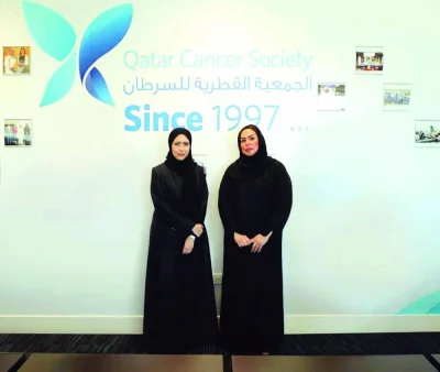 منى حسين أشكاناني وآشائيل محمد السوليتي في حفل التوقيع. منى حسين أشكاناني وآشائيل محمد السوليتي في حفل التوقيع.