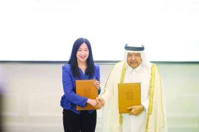 تبادل رئيس QBA هو شيخ فيصل بن قاسم آل ثاني ثلاثة مذكرات مع استثمارات هونغ كونغ ، ومجلس التجارة والتنمية في هونغ كونغ ، ورابطة الشركات المصنعة الصينية في هونغ كونغ. تبادل رئيس QBA هو شيخ فيصل بن قاسم آل ثاني ثلاثة مذكرات مع استثمارات هونغ كونغ ، ومجلس التجارة والتنمية في هونغ كونغ ، ورابطة الشركات المصنعة الصينية في هونغ كونغ.