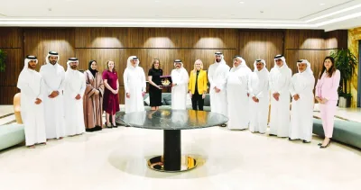 ينضم مسؤولو الغرفة وأعضاء الغرفة الأمريكية في غرفة التجارة في ولاية أوكلاهوما ، إلى قطر نائب رئيس قطر راشد بن حمد آثبا وديبورا موراد واتس ، وزير التجارة في ولاية أوكلاهوما ، خلال اجتماع في Lusail. ينضم مسؤولو الغرفة وأعضاء الغرفة الأمريكية في غرفة التجارة في ولاية أوكلاهوما ، إلى قطر نائب رئيس قطر راشد بن حمد آثبا وديبورا موراد واتس ، وزير التجارة في ولاية أوكلاهوما ، خلال اجتماع في Lusail.