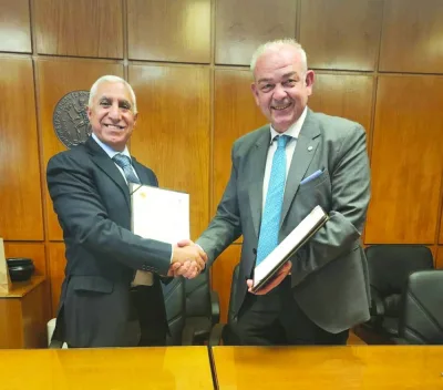 الدكتور سالم النيمي والبروفيسور Ioannis K Chatjigeorgiou في حفل التوقيع الدكتور سالم النيمي والبروفيسور Ioannis K Chatjigeorgiou في حفل التوقيع