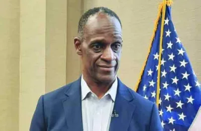 وصف السفير ديفيس الزيارة الأخيرة للرئيس الأمريكي دونالد ترامب إلى قطر بأنه ناجح - ليس فقط مقابل 243 مليار دولار في الصفقات ومذكرات الفهم الموقعة ، ولكن للرؤية الأوسع التي يمثلها. وصف السفير ديفيس الزيارة الأخيرة للرئيس الأمريكي دونالد ترامب إلى قطر بأنه ناجح - ليس فقط مقابل 243 مليار دولار في الصفقات ومذكرات الفهم الموقعة ، ولكن للرؤية الأوسع التي يمثلها.