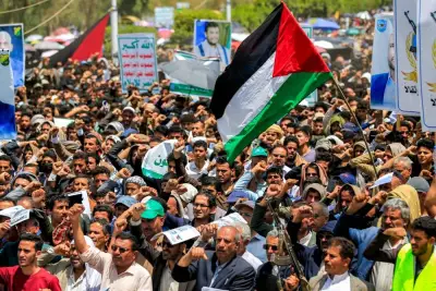 يجتمع طلاب وأساتذة جامعة سانا في رالي تضامن مؤيد لإسرائيل ، في العاصمة اليمنية التي تسيطر عليها الحوثي يوم أمس. يجتمع طلاب وأساتذة جامعة سانا في رالي تضامن مؤيد لإسرائيل ، في العاصمة اليمنية التي تسيطر عليها الحوثي يوم أمس.