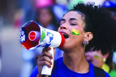 يستخدم المتظاهر مكبرات الصوت خلال احتجاج في بورتو أليغري ، البرازيل ، ضد التعريفة الجمركية على البضائع البرازيلية التي يفرضها الرئيس الأمريكي دونالد ترامب. - رويترز يستخدم المتظاهر مكبرات الصوت خلال احتجاج في بورتو أليغري ، البرازيل ، ضد التعريفة الجمركية على البضائع البرازيلية التي يفرضها الرئيس الأمريكي دونالد ترامب. - رويترز