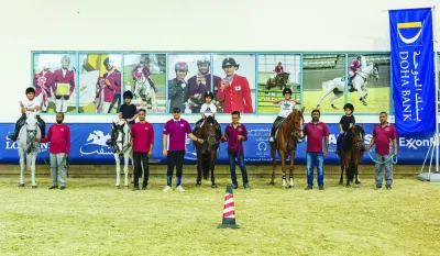 تلقى المتسابقون الشباب التدريب على مبادئ ركوب الخيل ، ومناسبة للمرحلة العمرية لكل من المشاركين. تلقى المتسابقون الشباب التدريب على مبادئ ركوب الخيل ، ومناسبة للمرحلة العمرية لكل من المشاركين.