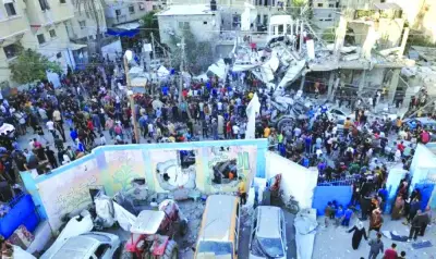 الضربات الإسرائيلية في المدارس التي تحولت إلى المدارس تهدم الكثير من البنية التحتية المدنية المتبقية في غزة. الضربات الإسرائيلية في المدارس التي تحولت إلى المدارس تهدم الكثير من البنية التحتية المدنية المتبقية في غزة.