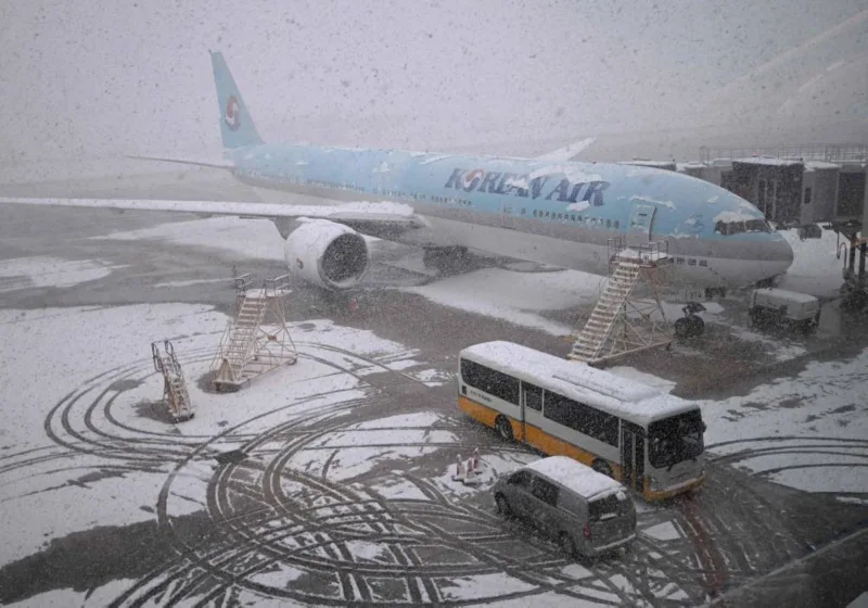 Hundreds of flights grounded, power cut as record November snowfall hits Seoul