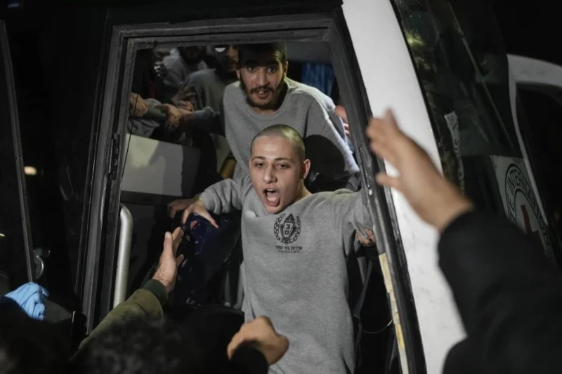 90 Palestinian prisoners released after Hamas frees 3 Israeli hostages 4 90 Palestinian prisoners released after Hamas frees 3 Israeli hostages