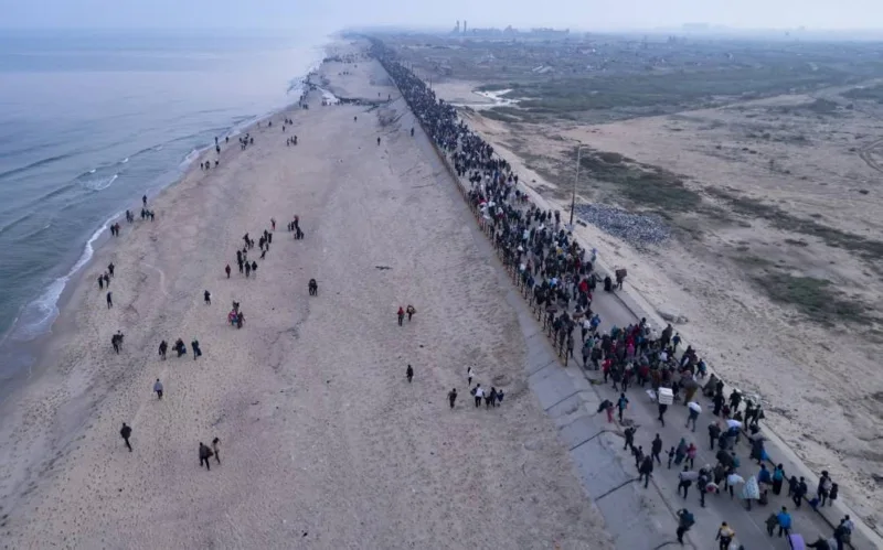 Tens of thousands return to northern Gaza as Israel lifts closure 3 Tens of thousands return to northern Gaza as Israel lifts closure