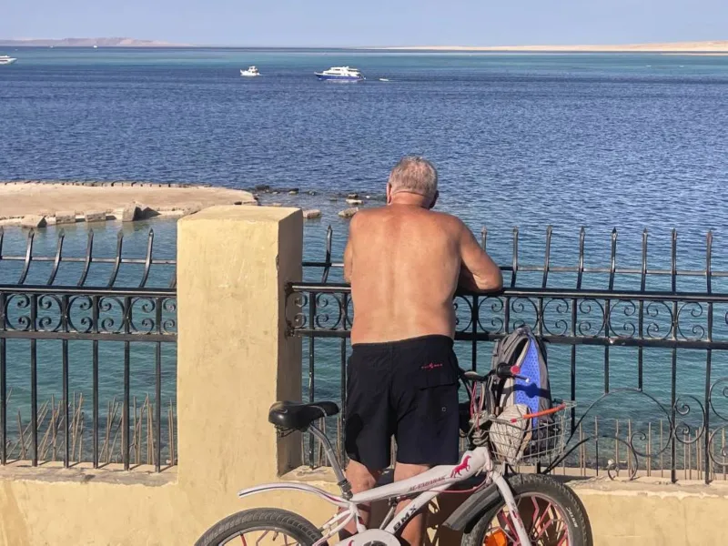 6 dead, 38 rescued as tourist submarine sinks off Egypt's coast 2 6 dead, 38 rescued as tourist submarine sinks off Egypt's coast