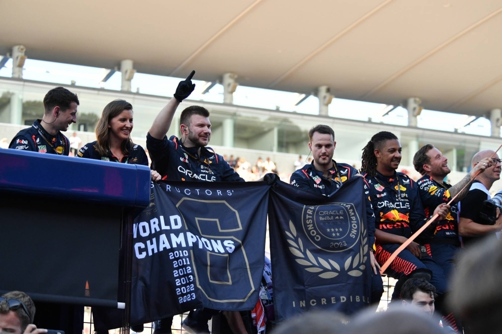 Red Bull crew members celebrate their sixth constructors' championship title.