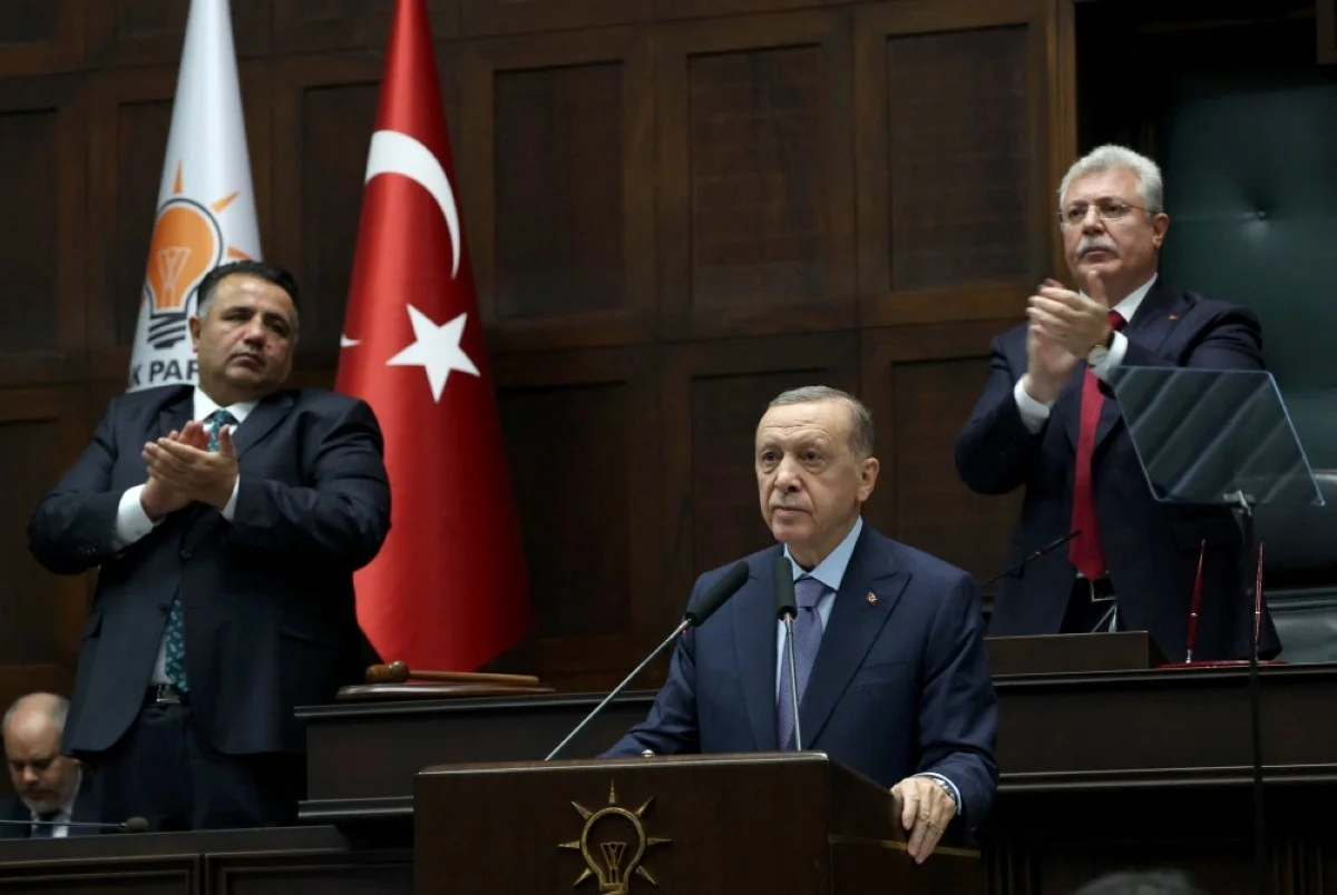 ANKARA: Turkey’s President and leader of the Justice and Development (AK) Party Recep Tayyip Erdogan ( C ) delivers a speech during his party’s group meeting at the Turkish Grand National Assembly in Ankara. – AFP
ISTANBUL: Turkey’s central bank sharply lifted its policy rate for the fifth month running on Thursday as part of its politically charged battle ag