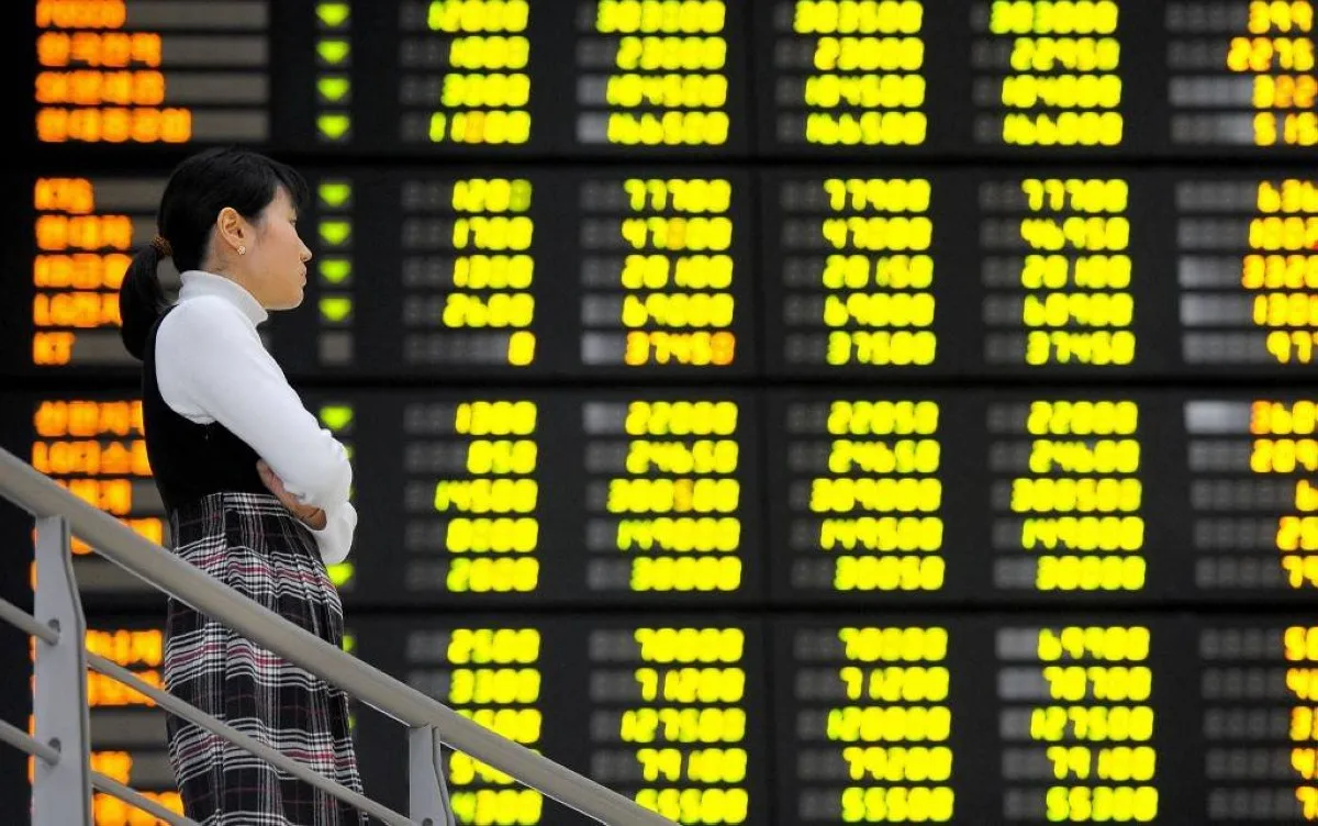 A South Korean woman looks at a stock index board at the Korea Stock Exchange in Seoul. --AFP