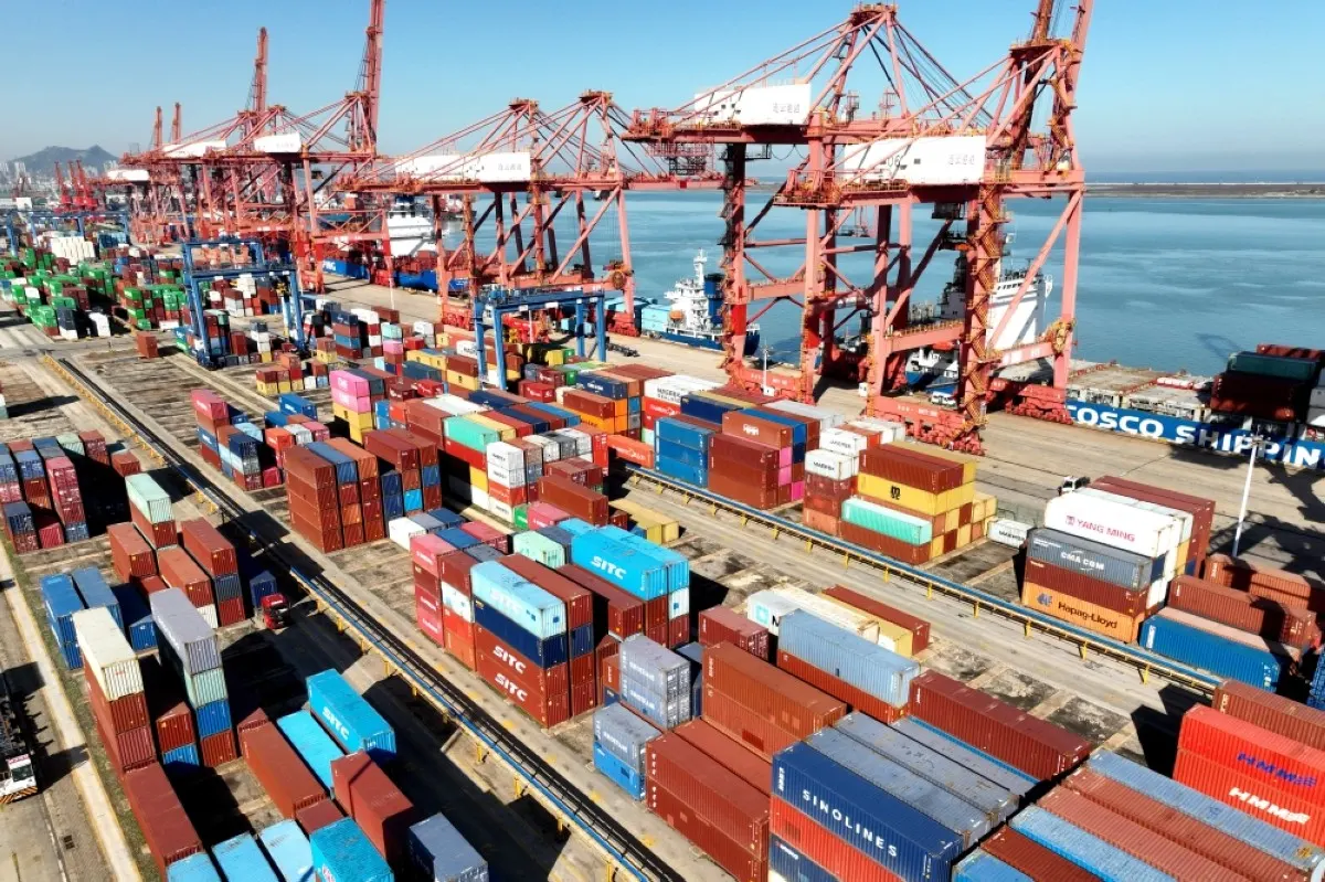 This aerial photo taken on November 7, 2023 shows cranes and shipping containers at Lianyungang port in China's eastern Jiangsu province. --AFP