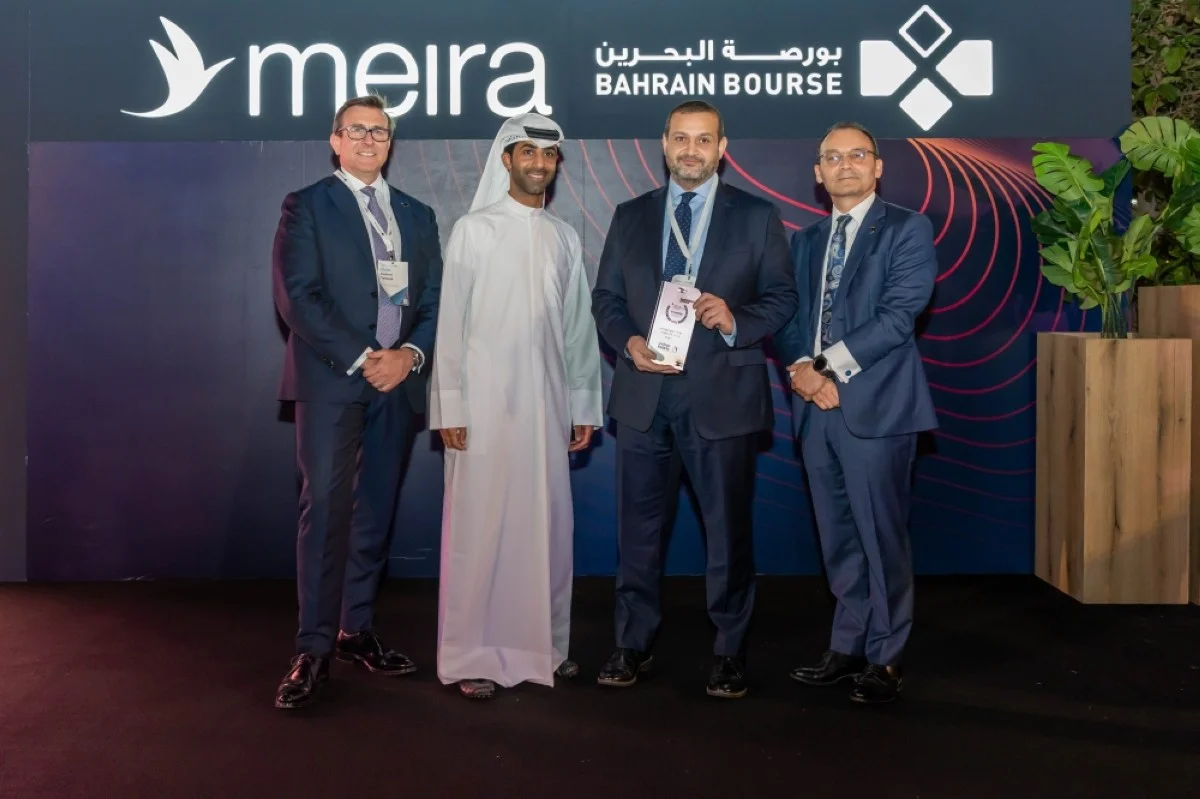 Amir Hanna and Khaled Al-Balushi receiving the Middle East Investor Relations Association Awards.