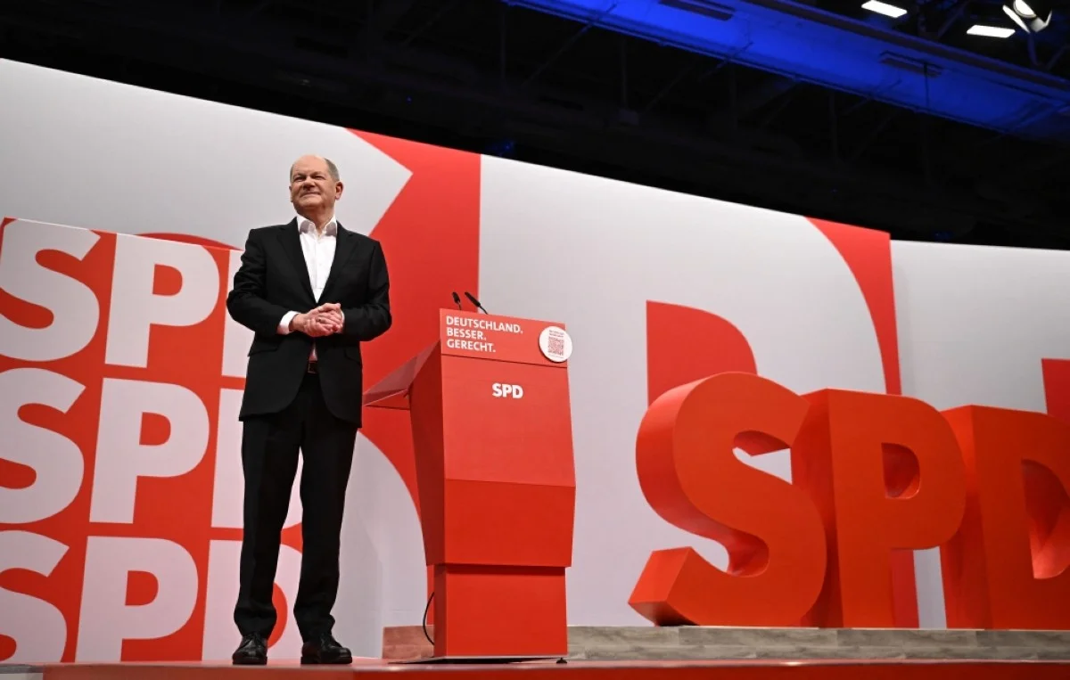 German Chancellor Olaf Scholz stands on stage after giving a speech during the party congress of his social democratic SPD party in Berlin on December 9, 2023. -- AFP