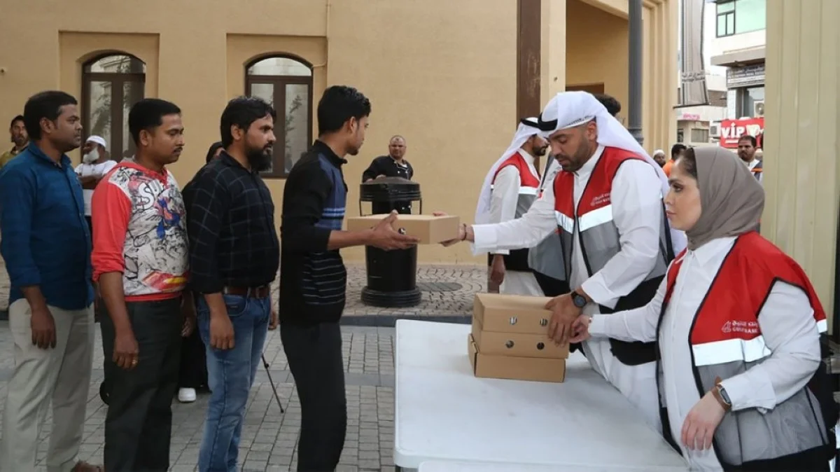 Distribution of Iftar meals.