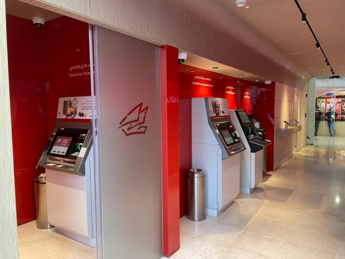 Digital services section at Al-Fanar branch.