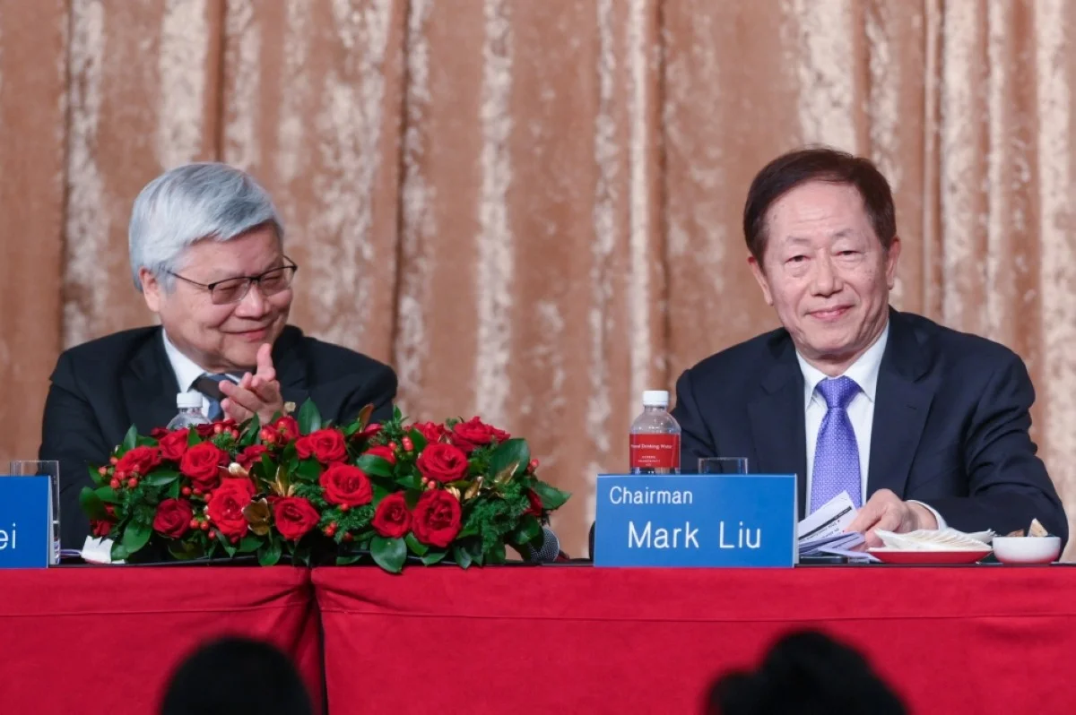 TAIPEI: Taiwan Semiconductor Manufacturing Company (TSMC) Chairman Mark Liu (right) and Central Executive Officer CC Wei listen during the investors’ conference in Taipei on Jan 18, 2024. --AFP