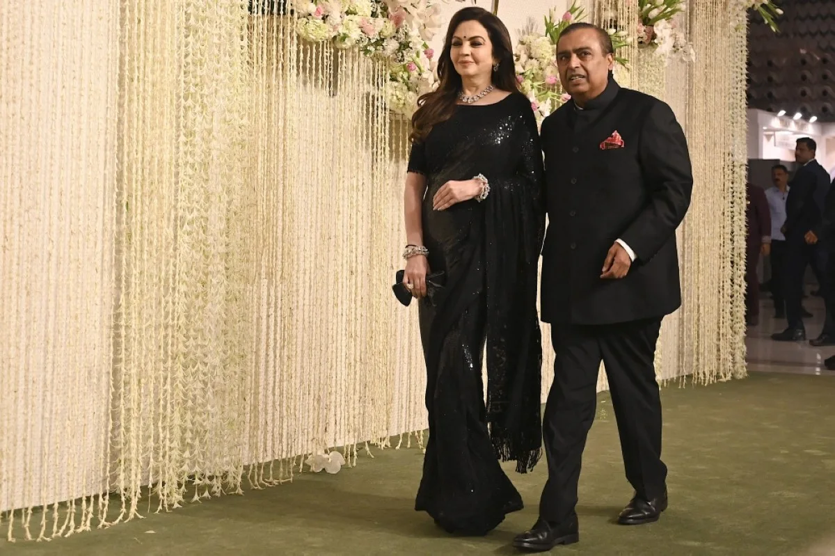MUMBAI: Chairman and Managing Director of Reliance Industries, Indian billionaire businessman Mukesh Ambani with his wife and Founder Chairperson of the Reliance Foundation Nita Ambani arrive at the photocall area during the wedding reception ceremony of actor Amir Khan&#039;s daughter, Ira Khan, in Mumbai on January 13, 2024. -- AFP