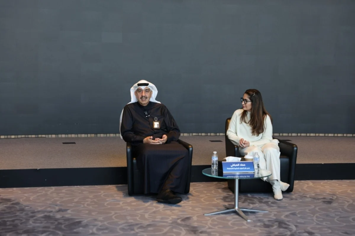 KUWAIT: Emad Al-Ablani shares his experience during a “Tamakan” discussion.