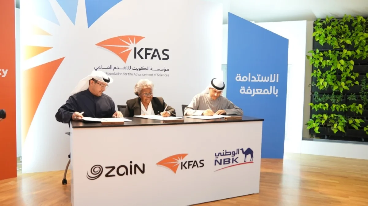 KUWAIT: Dr Ameenah Farhan, KFAS Director General, Sulaiman Barrak Al-Marzouq, Deputy CEO of National Bank of Kuwait - Kuwait, and Nawaf Al-Gharabally, Acting CEO of Zain Kuwait, during signing ceremony.