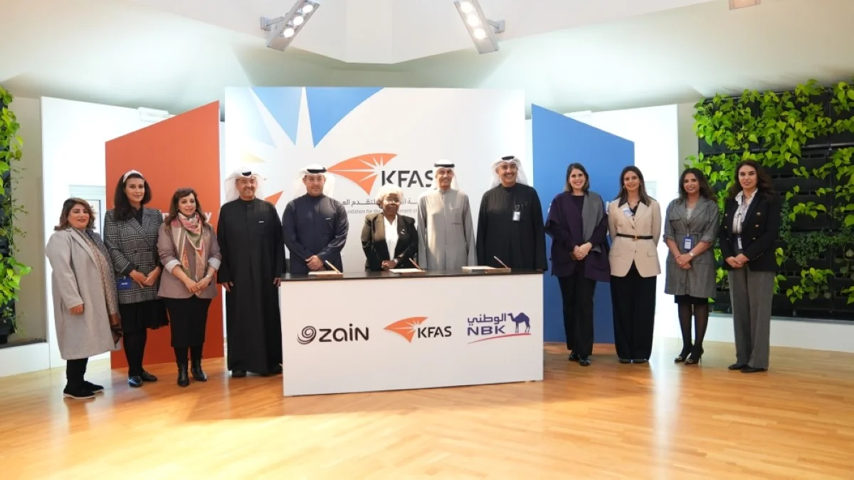 Dr Ameenah Farhan, Sulaiman Barrak Al-Marzouq and Nawaf Al-Gharabally, Waleed Al-Khashti and Emad Al-Ablani along with NBK and Zain teams.