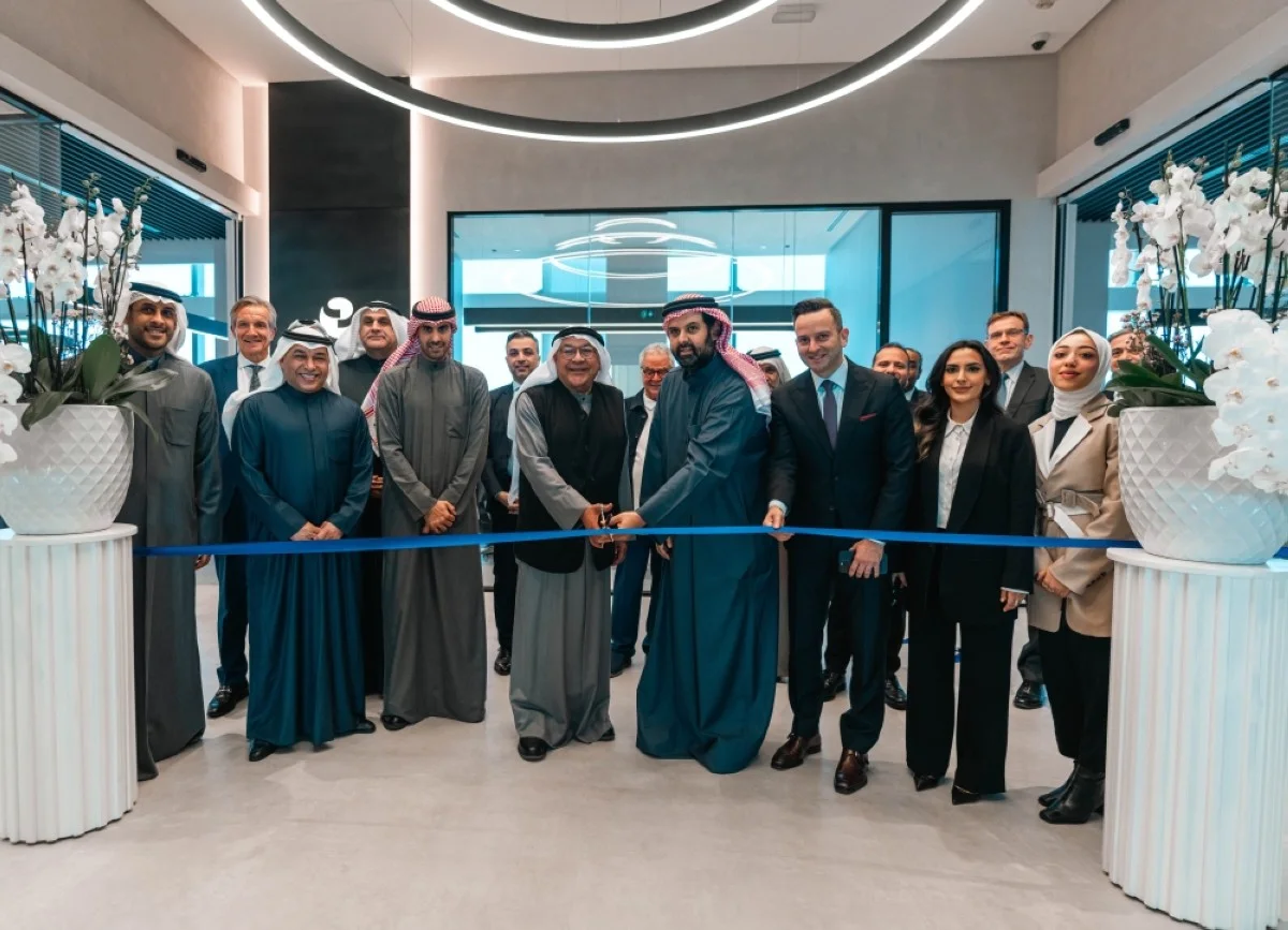 KUWAIT: Kutayba Yusuf Ahmed Alghanim, Sheikh Faisal Ahmad Al-Abdullah Al-Sabah, Bader Al-Kharafi, Bader Al-Rezaihan and Mahmoud Samara along with a number of team members at Alghanim Industries during the opening ceremony.