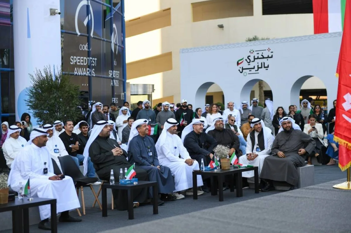 Al Kharafi and Algharabally with Zain’s executive management team during the annual event.